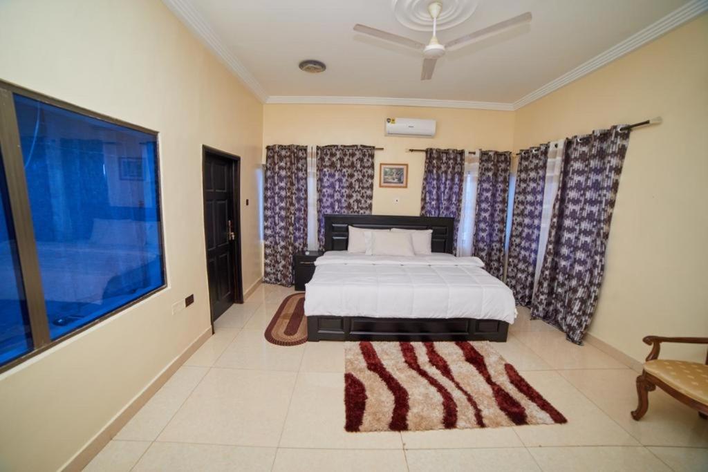 Afranasa Inn Tema Exterior foto
